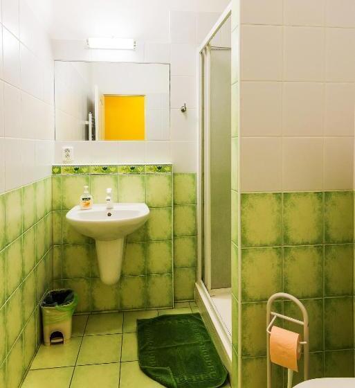 غرفة قياسية فردية, City