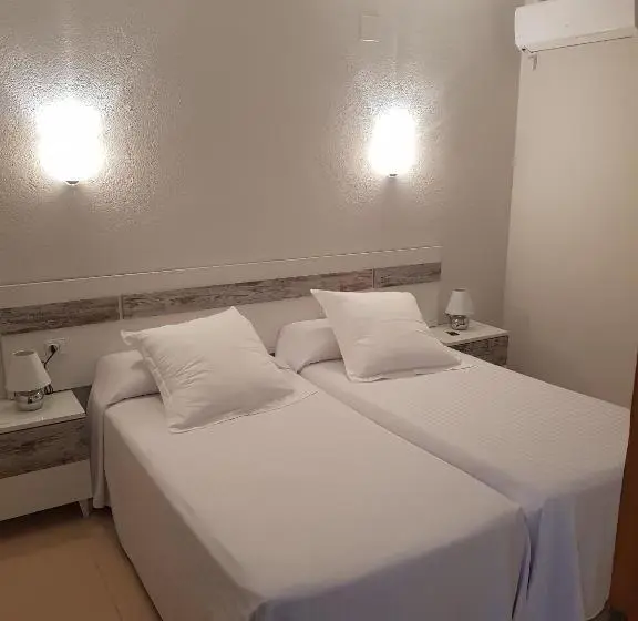 Standardzimmer mit Terrasse, Hostal Ondina