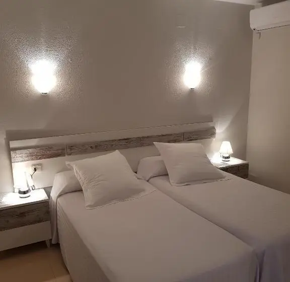 Standardzimmer mit Terrasse, Hostal Ondina
