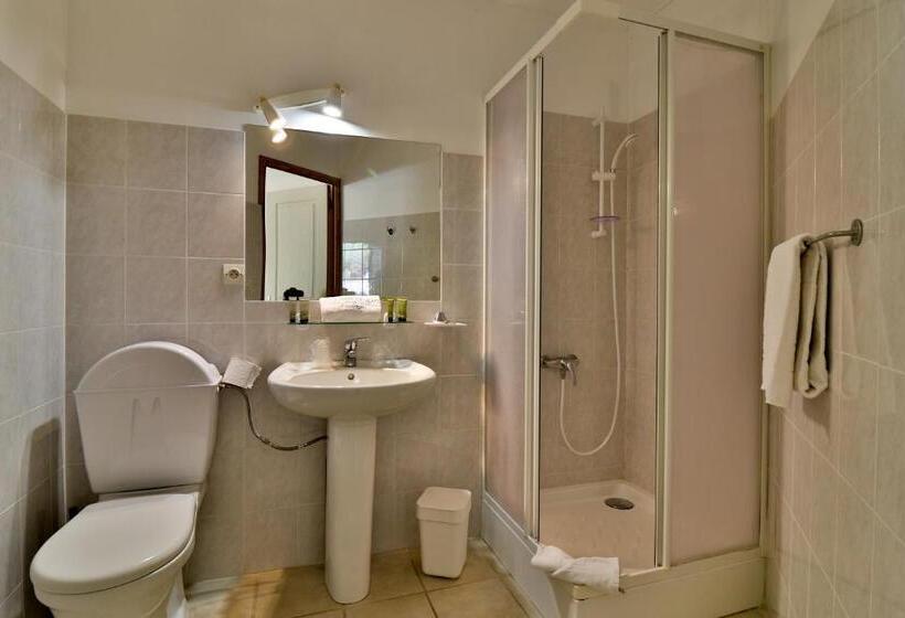 Номер Стандарт Трехместный, Les Arbousiers Village Hôtel Provençal