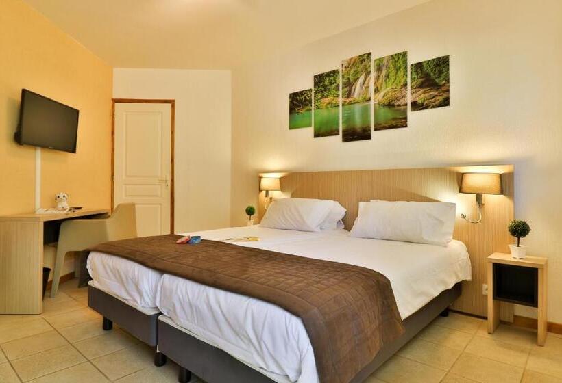 Четырехместный Номер Стандарт, Les Arbousiers Village Hôtel Provençal