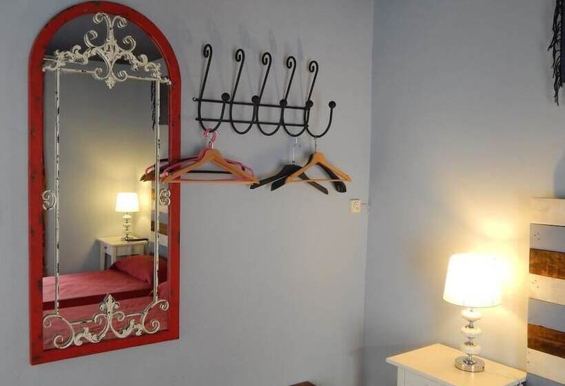 Quarto Standard Casa de Banho Partilhada, Hospederia Marques