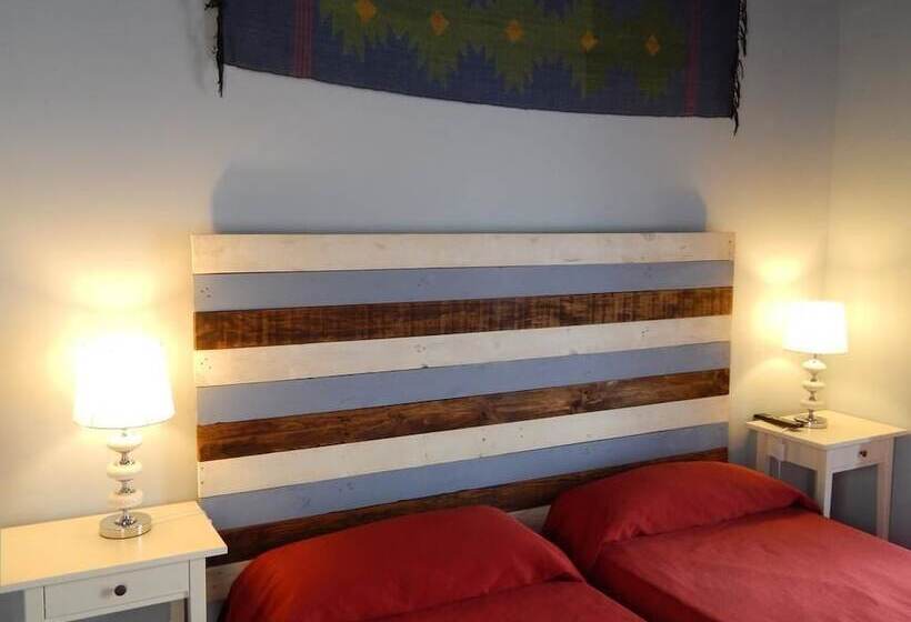 Quarto Standard Casa de Banho Partilhada, Hospederia Marques