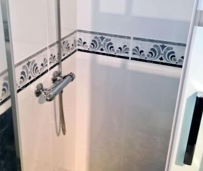 غرفة قياسية ثلاثية, Hostal Restaurante La Trucha