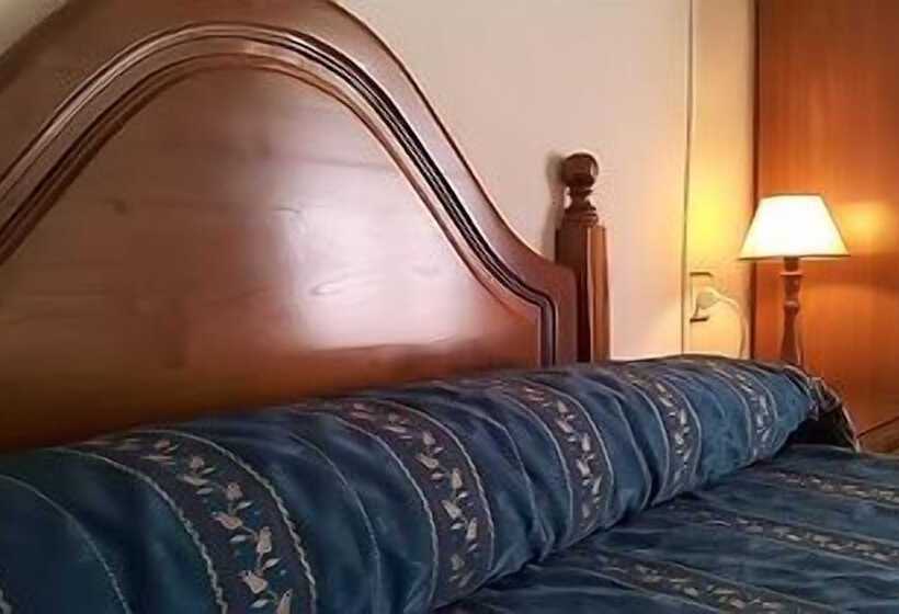 غرفة قياسية ثلاثية, Hostal Restaurante La Trucha