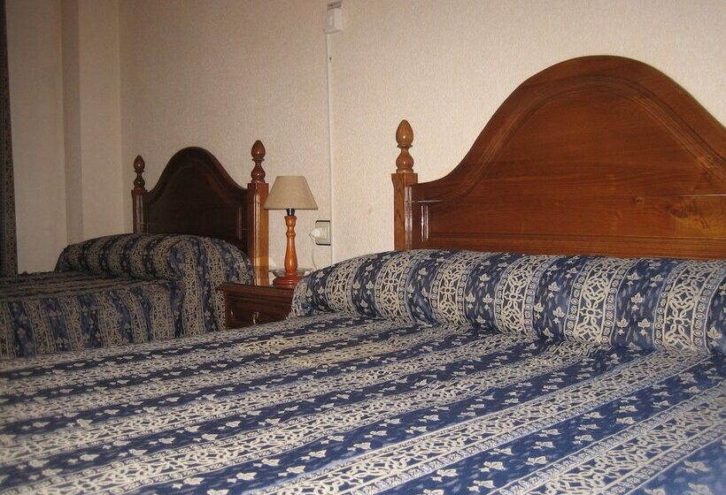 غرفة قياسية ثلاثية, Hostal Restaurante La Trucha