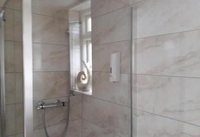 Basic-huone, Seren Villa