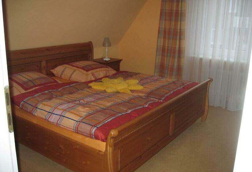 Семейный Номер, Pension & Ferienhaus Latröpchen