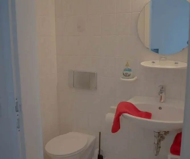 Standard Yhden Hengen Huone, Pension Haus Marga