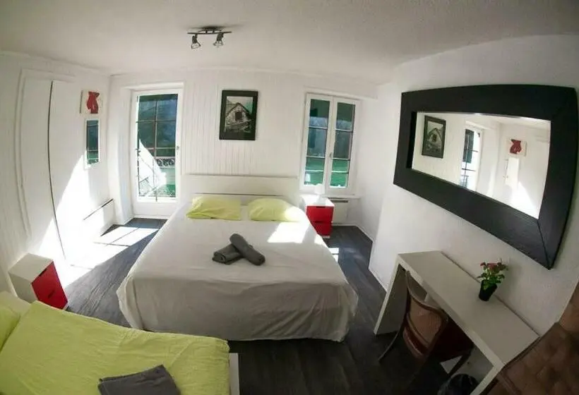 バス共有のスタンダードルーム, Auberge Du Mont Blanc