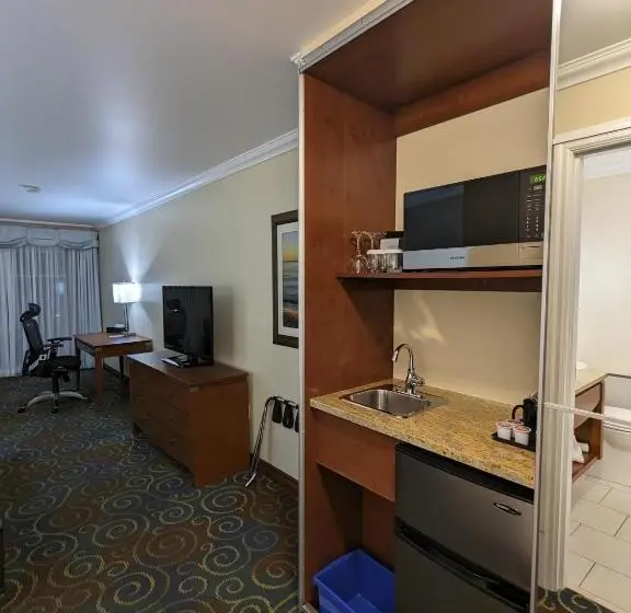 キングサイズベッドのスタンダードルーム, Inn At The Harbour