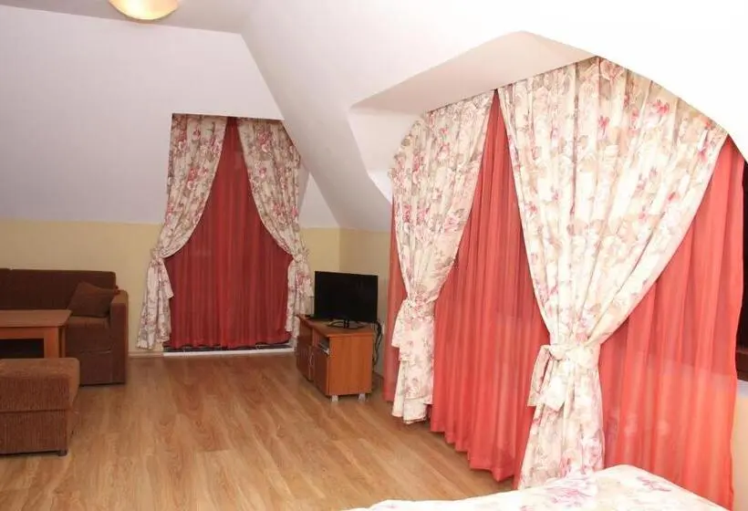 سوییت جونیور, Guest House Stelia