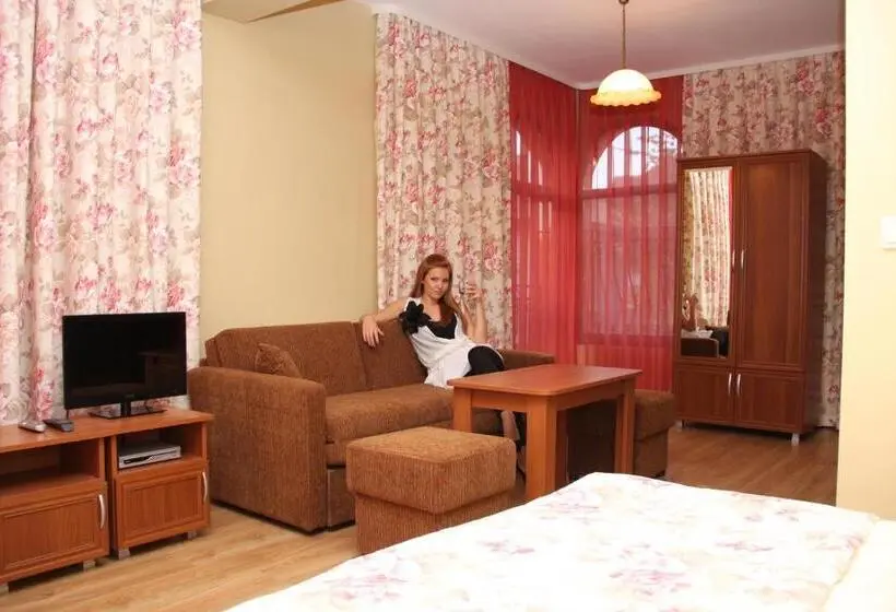 سوییت جونیور, Guest House Stelia