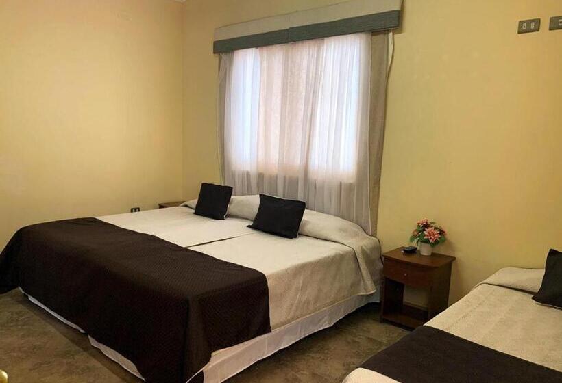 3 Bett Superior Zimmer, Juku Hostal