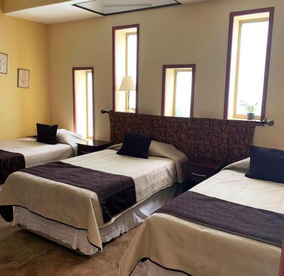 3 Bett Superior Zimmer, Juku Hostal