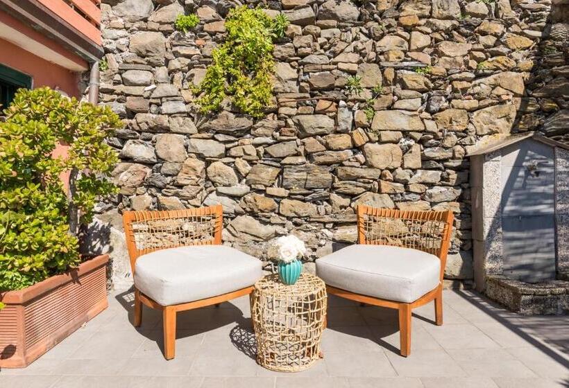 غرفة ديلوكس مطلّة علي البحر, La Torretta Lodge