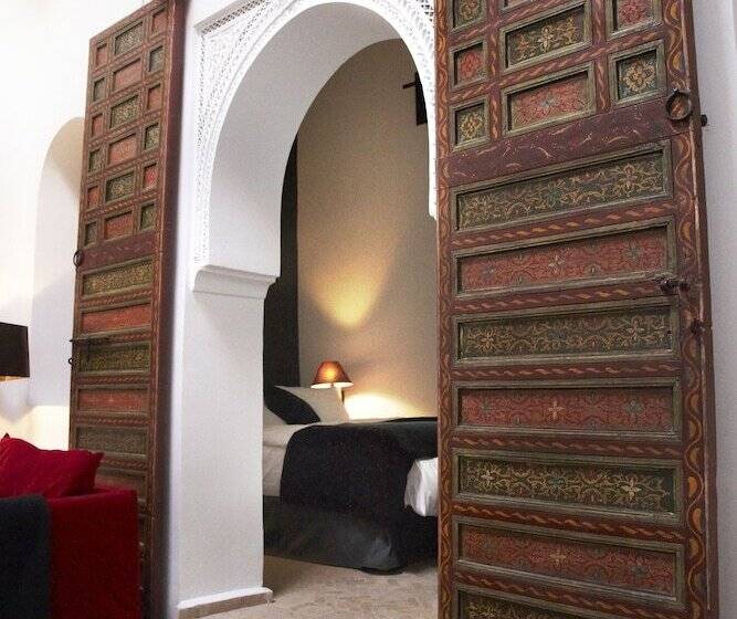 سوییت, Riad Capaldi