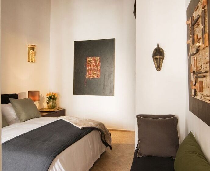 اتاق استاندارد, Riad Capaldi