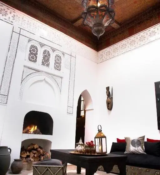 سوییت, Riad Capaldi