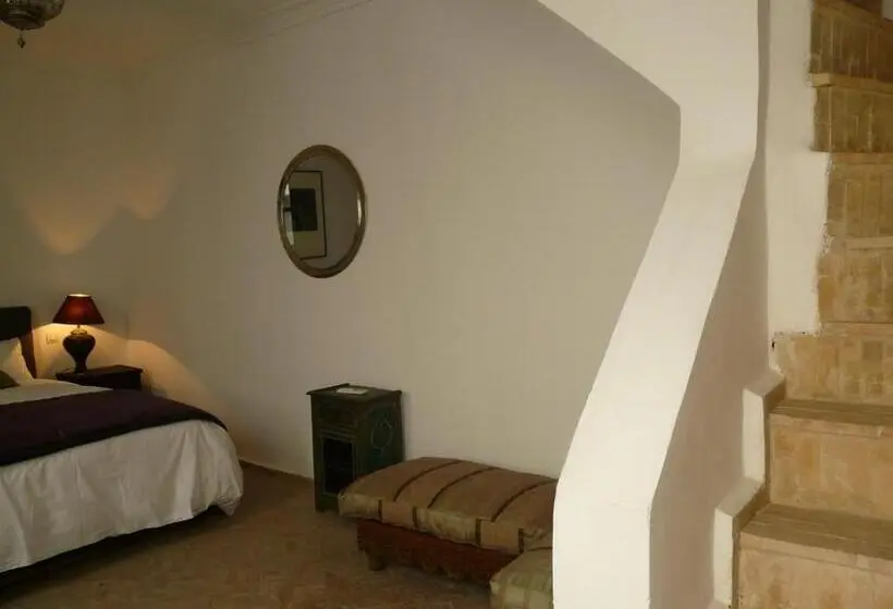 سوییت, Riad Capaldi