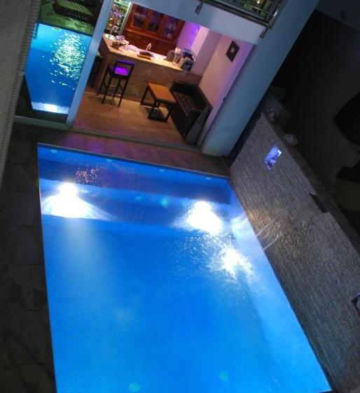 اتاق استاندارد با چشمانداز دریا, Senator