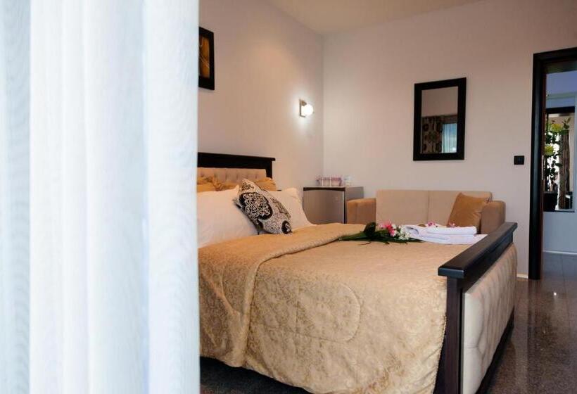 اتاق استاندارد با چشمانداز دریا, Senator