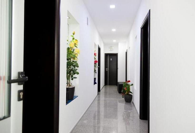 اتاق استاندارد با چشمانداز دریا, Senator