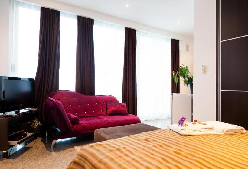 اتاق استاندارد با چشمانداز دریا, Senator