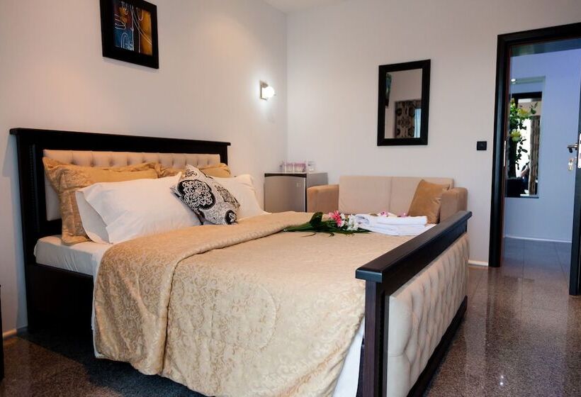 اتاق استاندارد با چشمانداز دریا, Senator