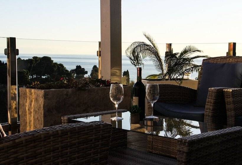 آپارتمان 2 خوابه با چشمانداز دریا, Senator