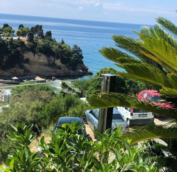 آپارتمان دوبلکس 1 خوابه, Senator