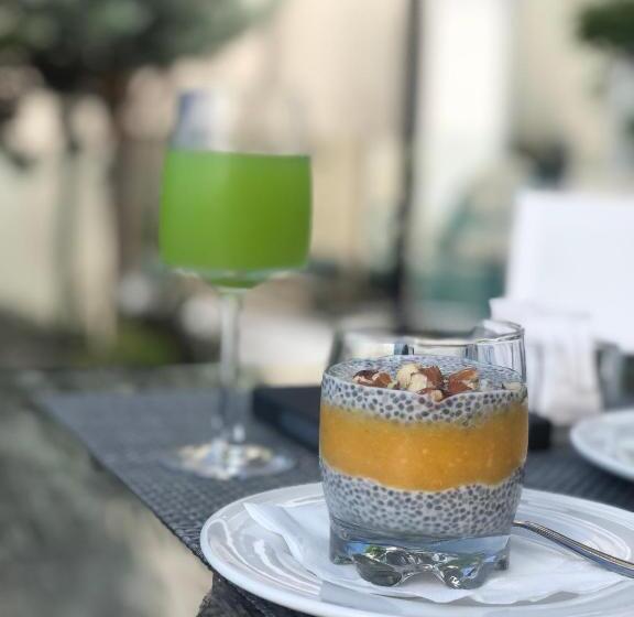 آپارتمان 2 خوابه با چشمانداز دریا, Senator