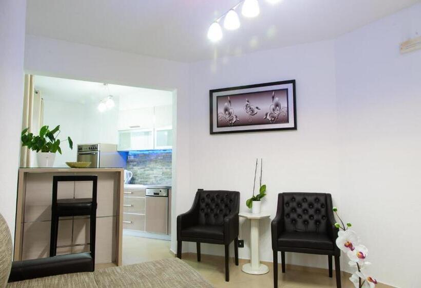 آپارتمان 2 خوابه با چشمانداز دریا, Senator