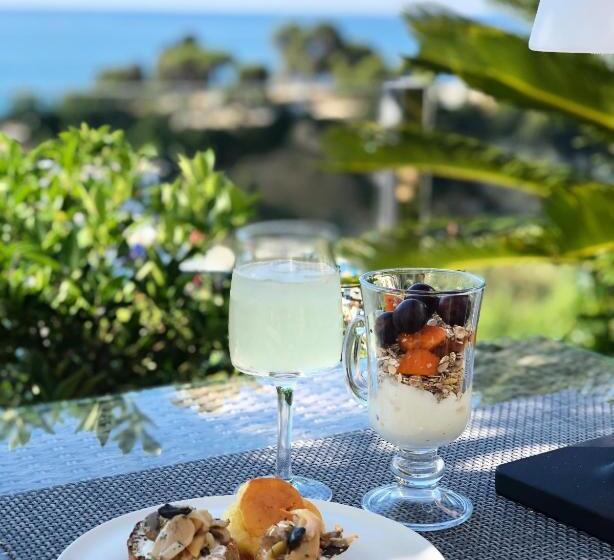 آپارتمان 2 خوابه با چشمانداز دریا, Senator