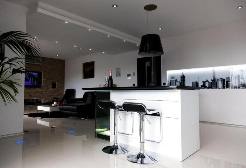 آپارتمان ممتاز دوخوابه رو به دریا, Senator