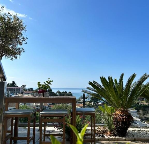 اتاق استاندارد با چشمانداز دریا, Senator