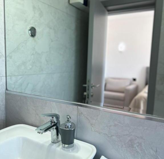 اتاق استاندارد با چشمانداز دریا, Senator