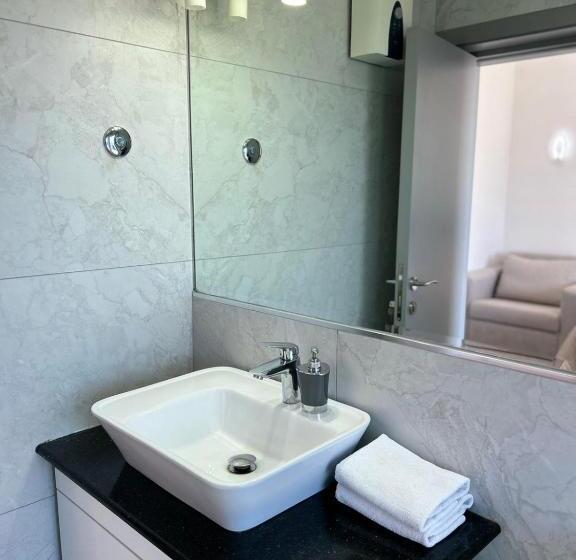 اتاق استاندارد با چشمانداز دریا, Senator