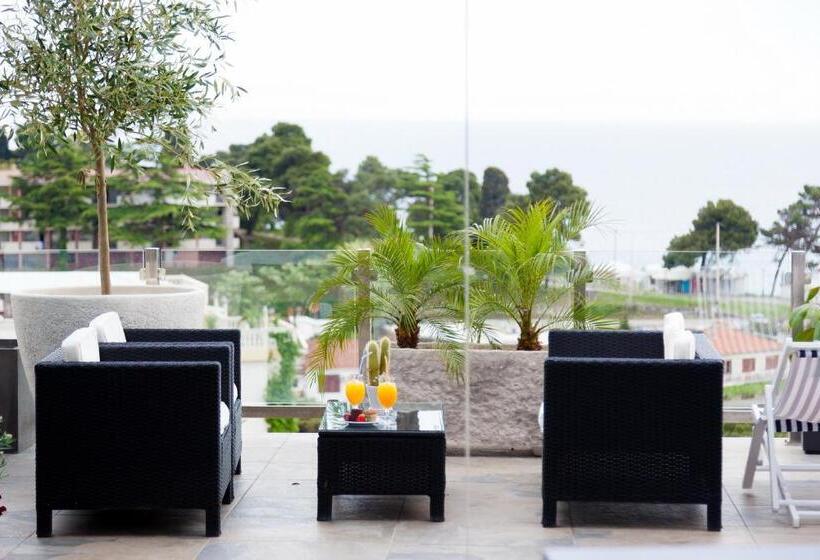 سوییت با چشمانداز دریا, Senator