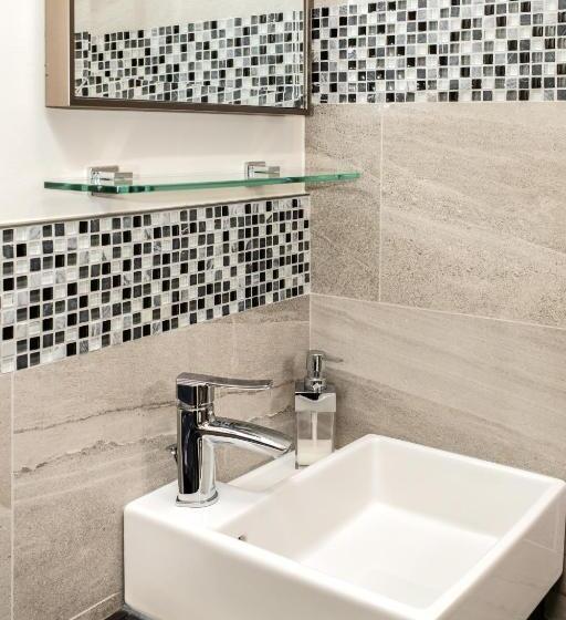 استودیوی استاندارد, Crescent Motel