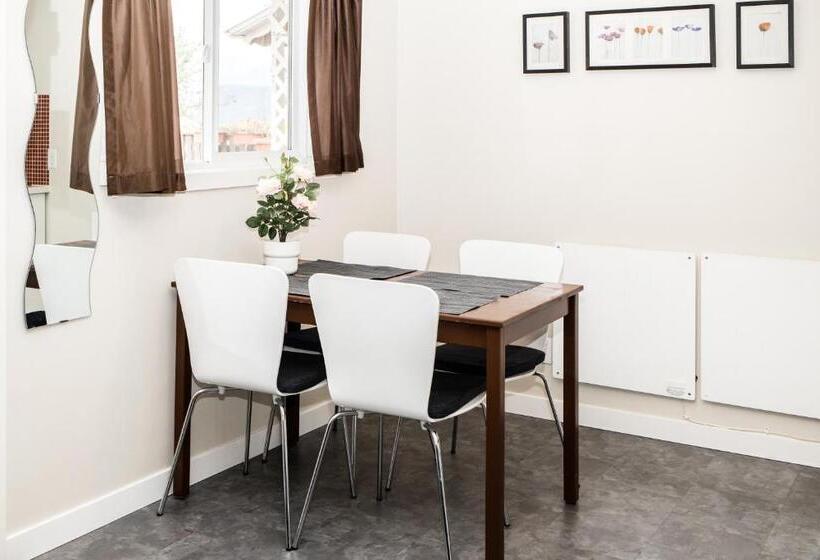 استودیوی استاندارد, Crescent Motel