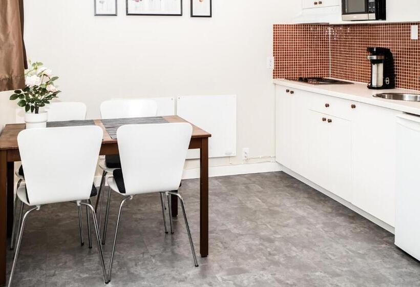 استودیوی استاندارد, Crescent Motel