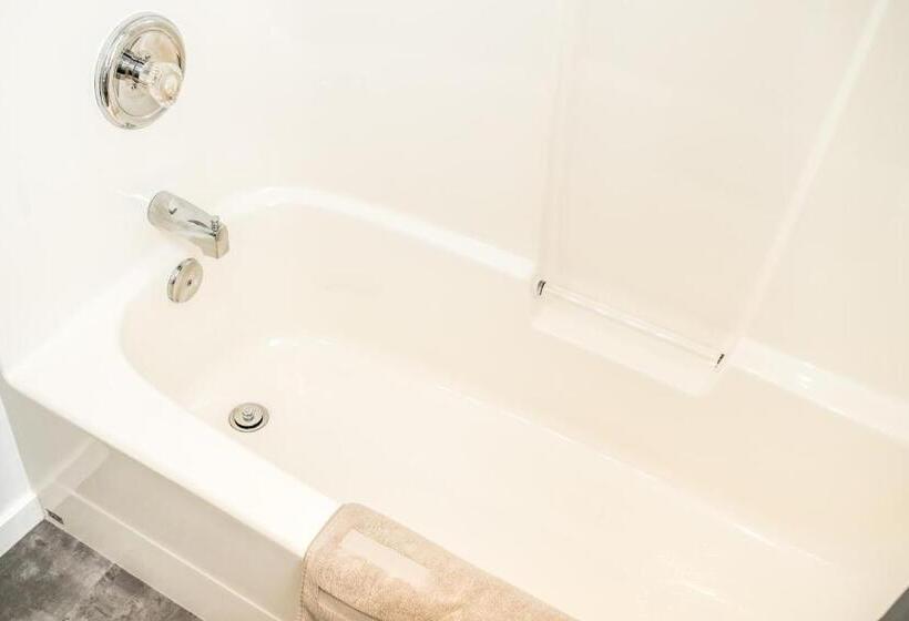 اتاق استاندارد با تخت دو نفره بزرگ, Crescent Motel