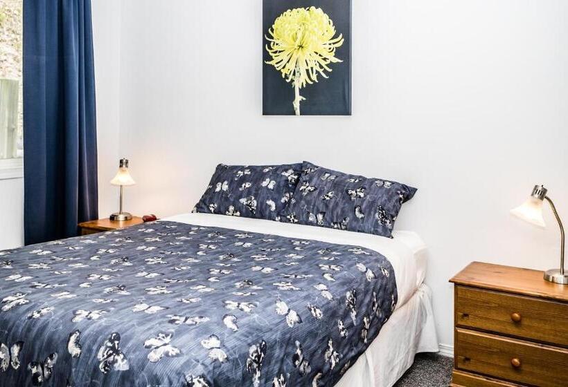 سوییت خانوادگی, Crescent Motel