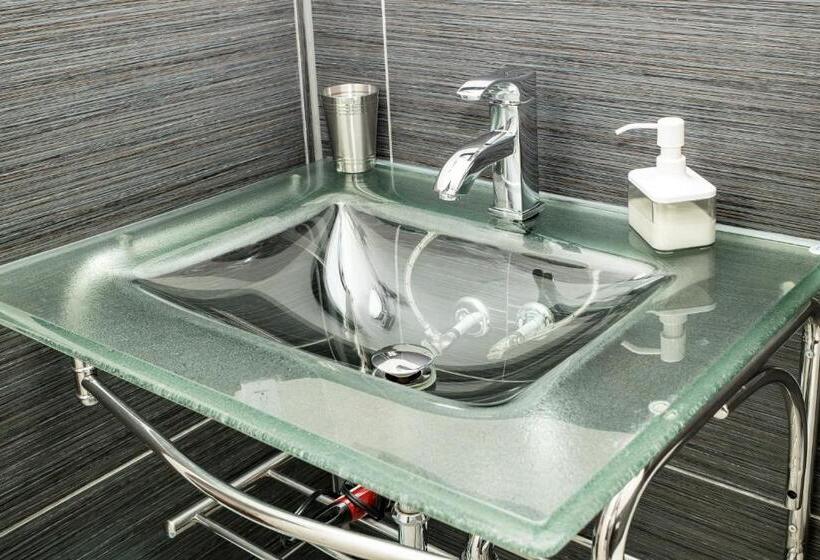 استودیو استاندارد با تخت کینگ, Crescent Motel