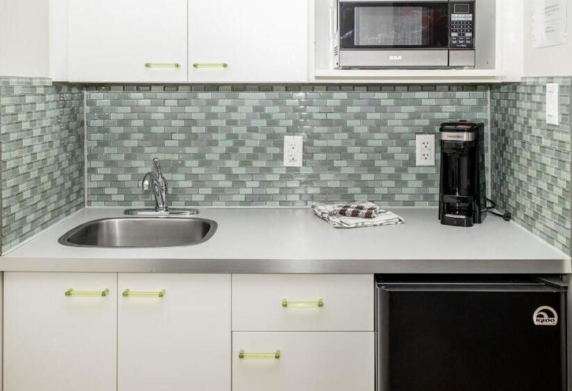 استودیو استاندارد با تخت کینگ, Crescent Motel