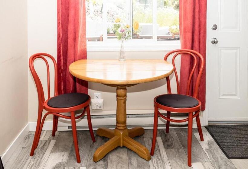 استودیوی استاندارد, Crescent Motel