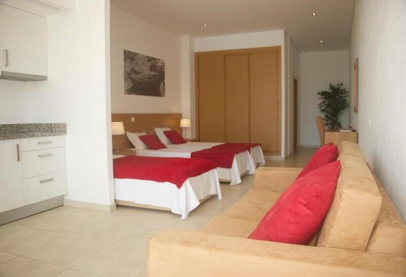 غرفة قياسية ثلاثية مزودة بشرفة, Casa Praia Mar