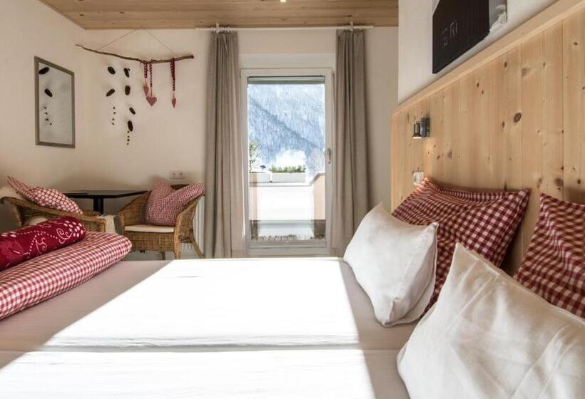 Superior suite with balcony, Lodge Seppaler