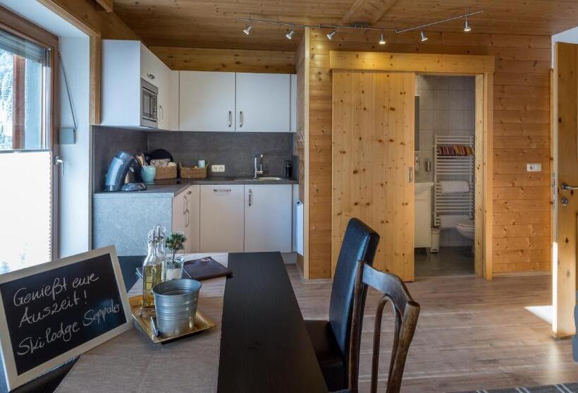 Superior suite with balcony, Lodge Seppaler